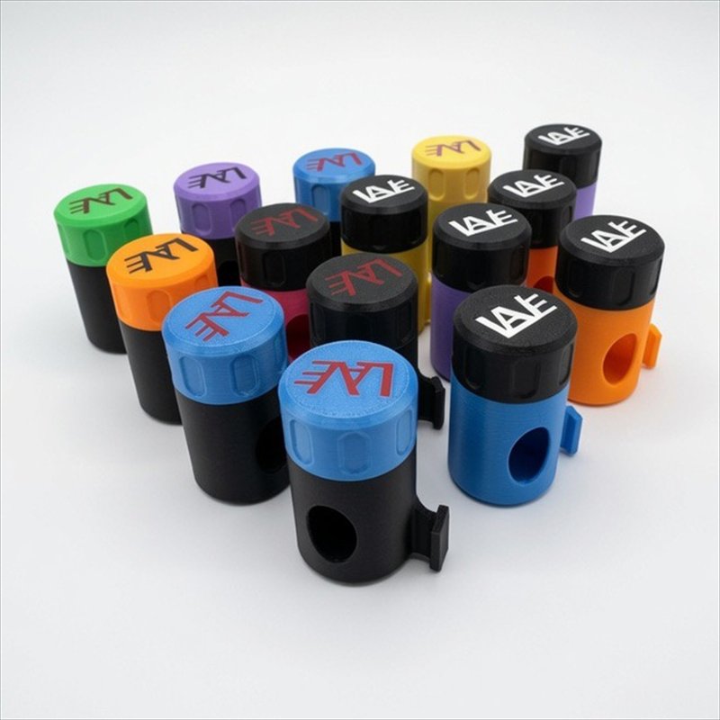 3D-geprinte poepzakhouders in verschillende kleuren met LaVe-logo